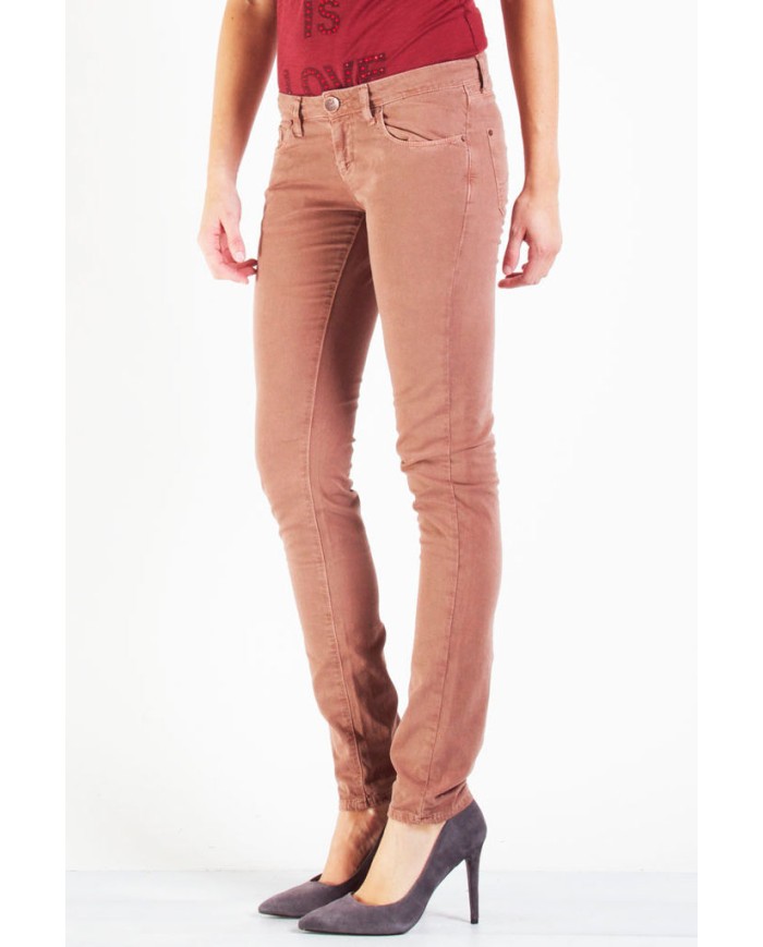 GABARDINA STRETCH. Vita bassa e gamba stretta.