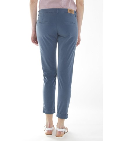 PANTALONE LEGGERO IN POPELINE STRETCH. Vita bassa e gamba regolare. PANTALONE LEGGERO IN POPELINE STRETCH. Vita bassa e gamba regolare.