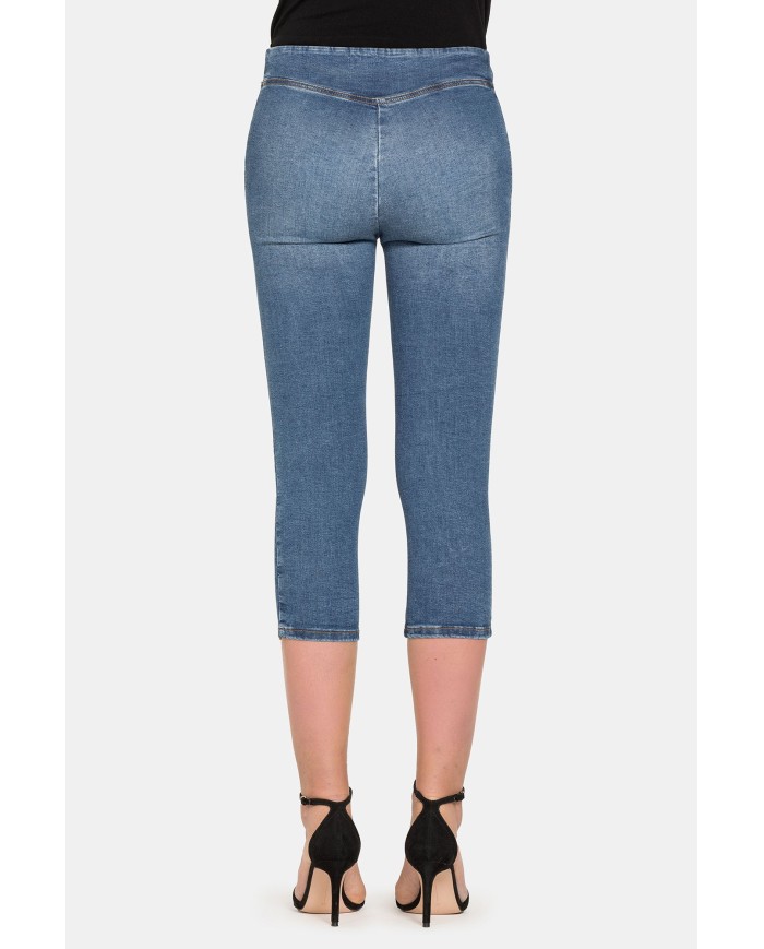 Legg JEANS DONNA EFFETTO PERFETTO modello pinocchietto in denim
