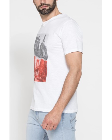 T-SHIRT SCOLLO A V CORTO, CON STAMPA. IN  JERSEY   FIAMMATO DI COTONE