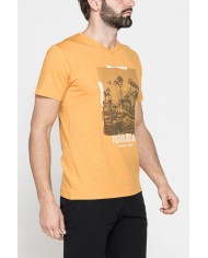 T-SHIRT SCOLLO A V CORTO, CON STAMPA. IN  JERSEY   FIAMMATO DI COTONE