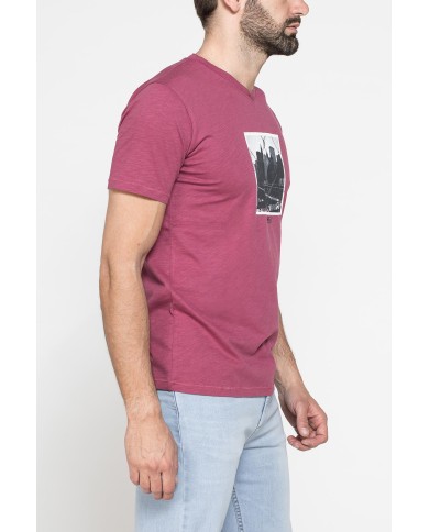 T-SHIRT SCOLLO A V CORTO, CON STAMPA. IN  JERSEY   FIAMMATO DI COTONE