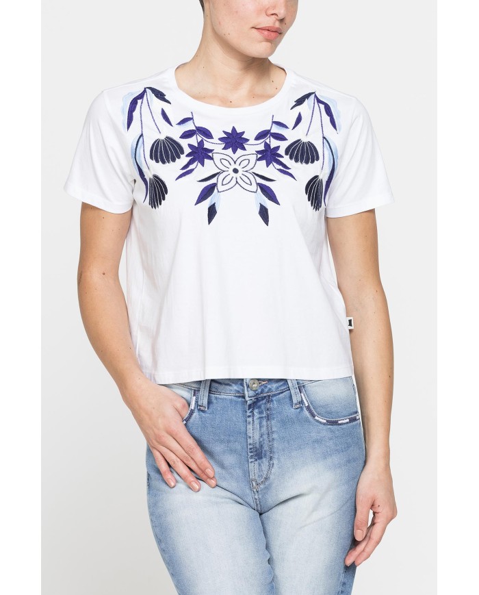 T-SHIRT CON APPLICAZIONI COMFORT FIT