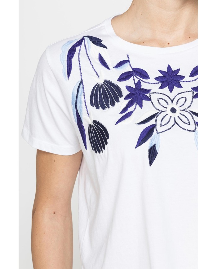 T-SHIRT CON APPLICAZIONI COMFORT FIT