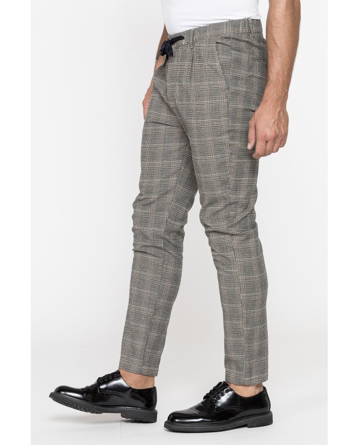 CHINO MODELLO 617 SLIM, IN TESSUTO A NAVETTA FANTASIA ELASTICIZZATO