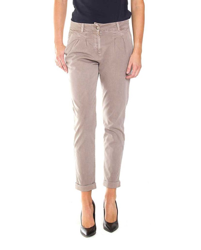 PANTALONE CHINOS IN GABARDINA STRETCH. MOD. T765. Vita regolare e gamba comoda.