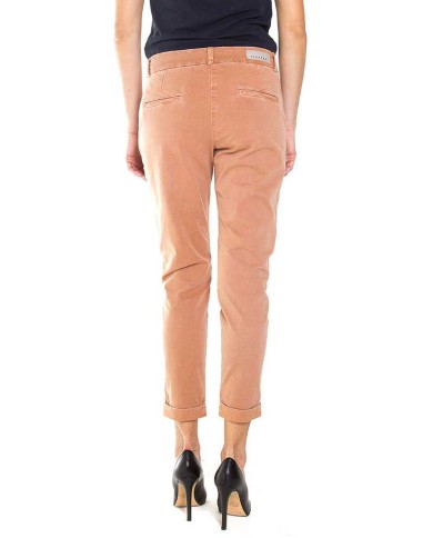 PANTALONE CHINOS IN GABARDINA STRETCH. MOD. T765. Vita regolare e gamba comoda.