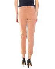 PANTALONE CHINOS IN GABARDINA STRETCH. MOD. T765. Vita regolare e gamba comoda.