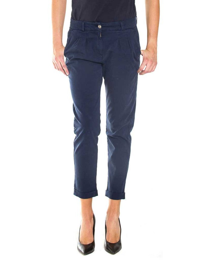 PANTALONE CHINOS IN GABARDINA STRETCH. MOD. T765. Vita regolare e gamba comoda.