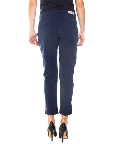 PANTALONE CHINOS IN GABARDINA STRETCH. MOD. T765. Vita regolare e gamba comoda.