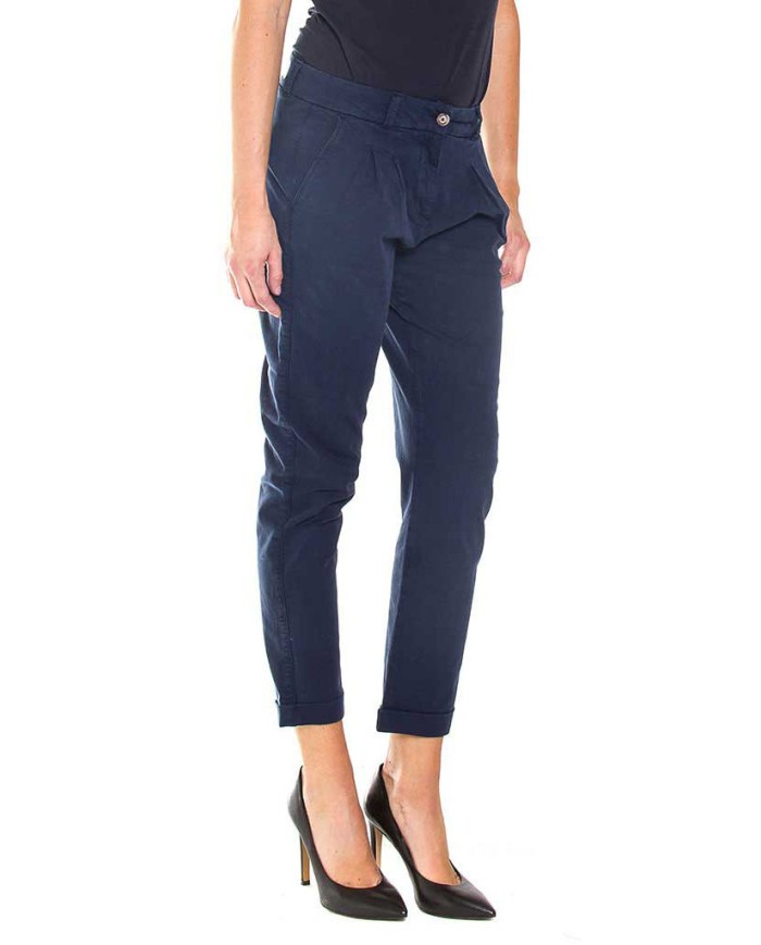 PANTALONE CHINOS IN GABARDINA STRETCH. MOD. T765. Vita regolare e gamba comoda.