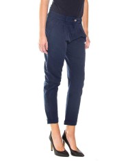 PANTALONE CHINOS IN GABARDINA STRETCH. MOD. T765. Vita regolare e gamba comoda.