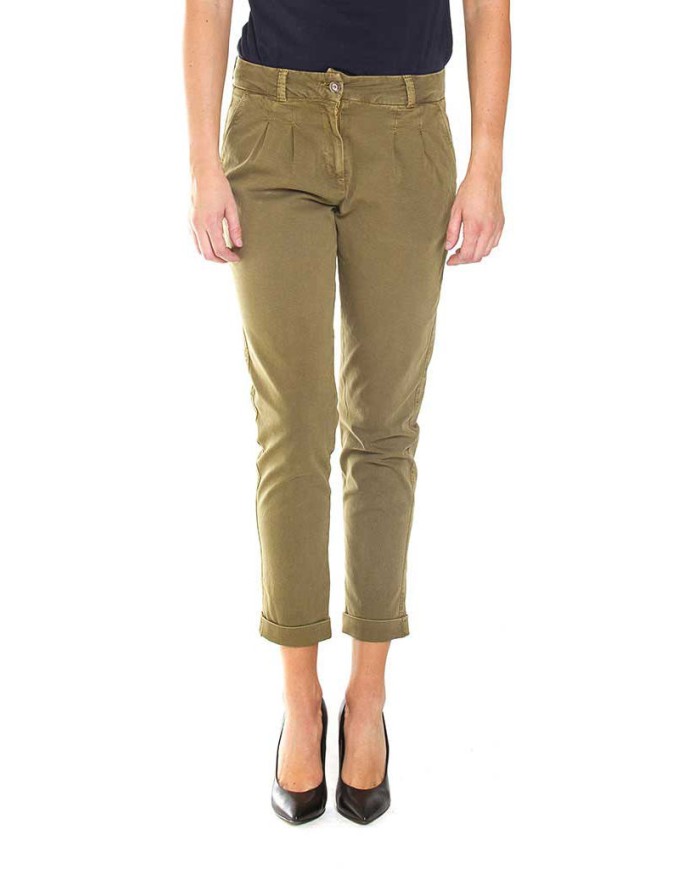 PANTALONE CHINOS IN GABARDINA STRETCH. MOD. T765. Vita regolare e gamba comoda.