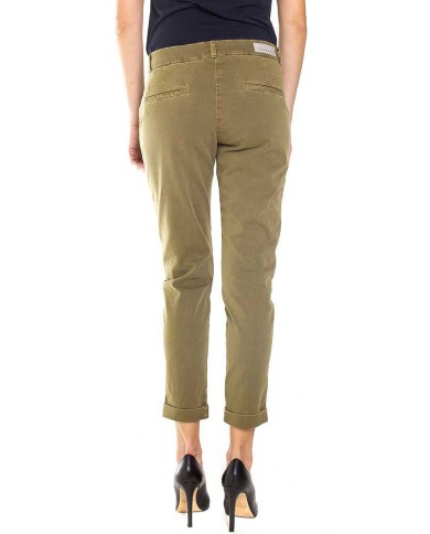 PANTALONE CHINOS IN GABARDINA STRETCH. MOD. T765. Vita regolare e gamba comoda.
