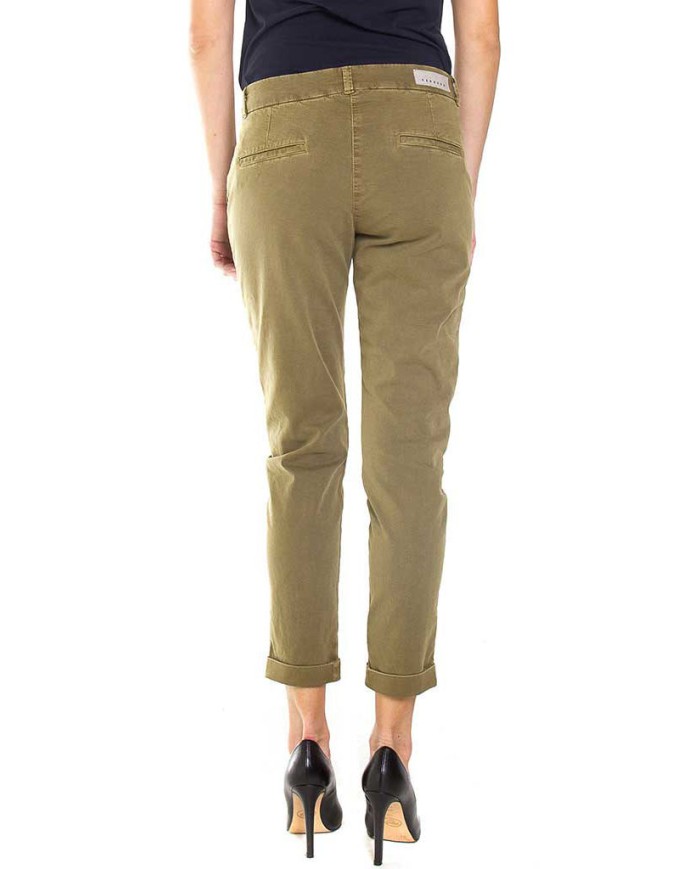 PANTALONE CHINOS IN GABARDINA STRETCH. MOD. T765. Vita regolare e gamba comoda.
