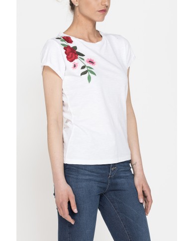T-SHIRT GIROCOLLO MANICA CORTA CON RICAMO IN TESSUTO SLUB JERSEY T-SHIRT GIROCOLLO MANICA CORTA CON RICAMO IN TESSUTO SLUB JERSEY