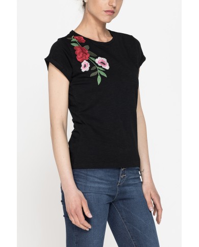 T-SHIRT GIROCOLLO MANICA CORTA CON RICAMO IN TESSUTO SLUB JERSEY T-SHIRT GIROCOLLO MANICA CORTA CON RICAMO IN TESSUTO SLUB JERSEY