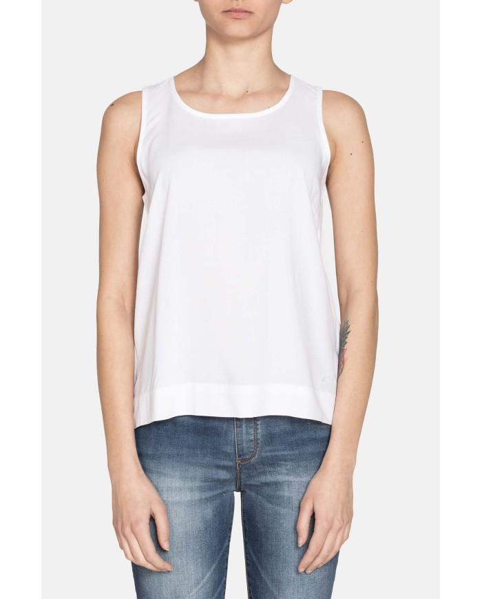 CANOTTA IN VISCOSA. Vestibilità regolare.