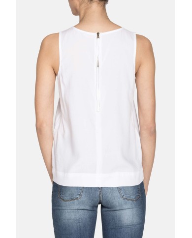 CANOTTA IN VISCOSA. Vestibilità regolare.