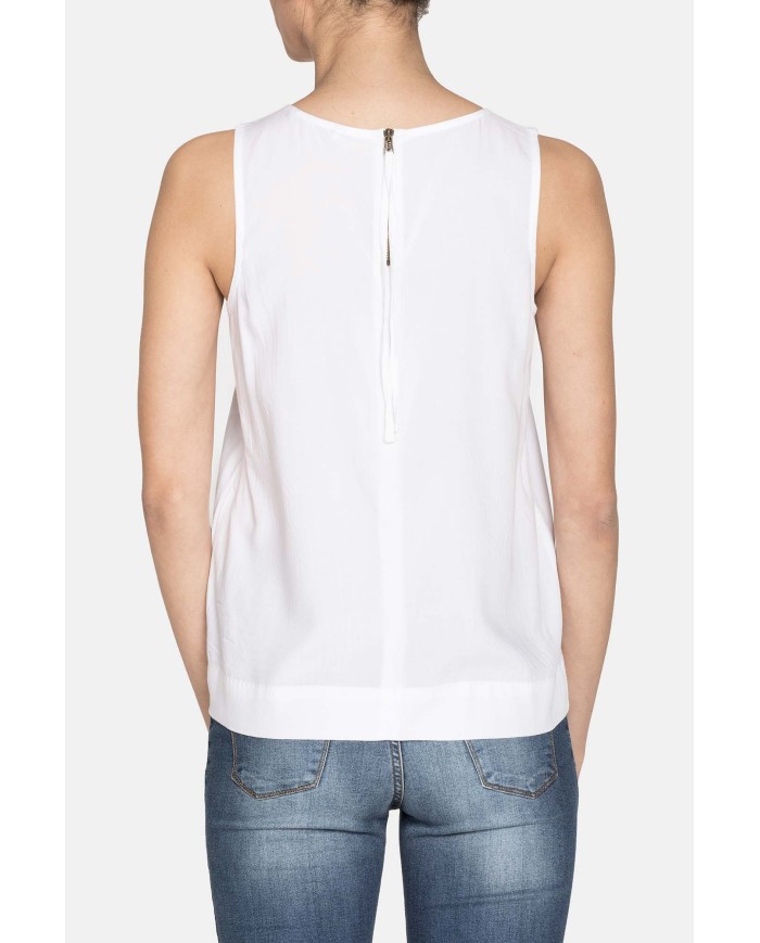 CANOTTA IN VISCOSA. Vestibilità regolare.