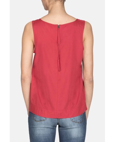 CANOTTA IN VISCOSA. Vestibilità regolare.