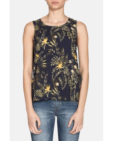 CANOTTA IN VISCOSA. Vestibilità regolare.