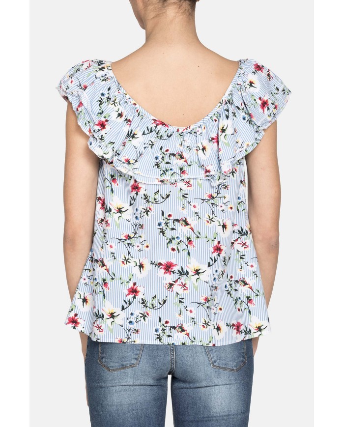 CAMICIA SCOLLO A V. Vestibilità regolare.