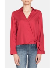 CAMICIA SCOLLO V IN VISCOSA. Vestibilità regolare.