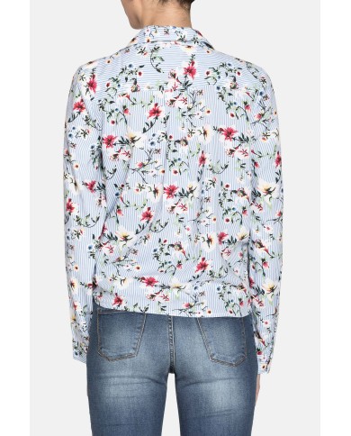 CAMICIA SCOLLO V IN VISCOSA. Vestibilità regolare.