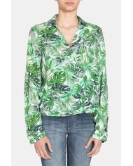 CAMICIA SCOLLO V IN VISCOSA. Vestibilità regolare.