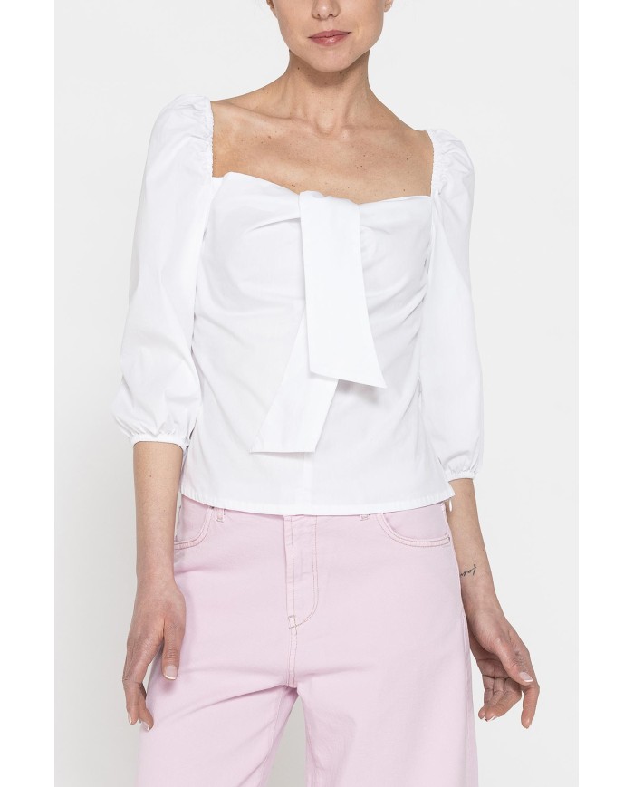 BLUSA CON SCOLLO AMPIO E FIOCCO