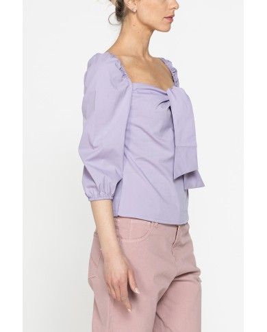 BLUSA CON SCOLLO AMPIO E FIOCCO