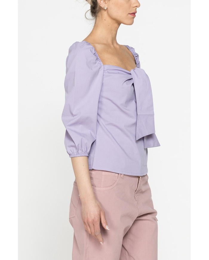 BLUSA CON SCOLLO AMPIO E FIOCCO