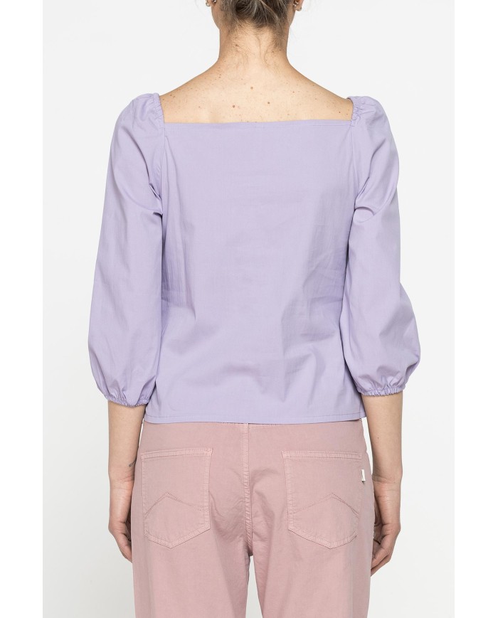 BLUSA CON SCOLLO AMPIO E FIOCCO