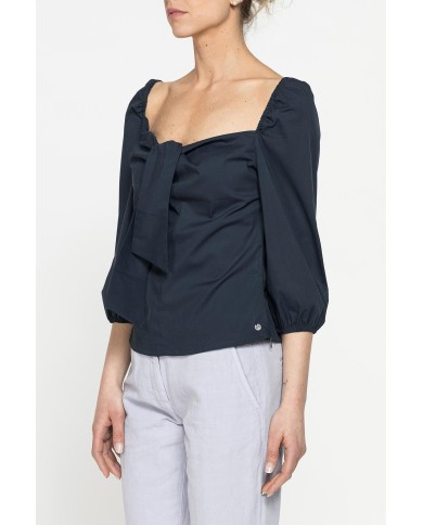 BLUSA CON SCOLLO AMPIO E FIOCCO