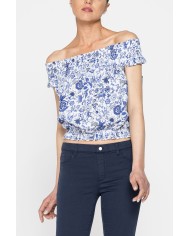 TOP CON SCOLLO A BARCHETTA IN TESSUTO LEGGERO