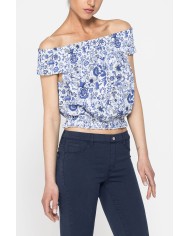 TOP CON SCOLLO A BARCHETTA IN TESSUTO LEGGERO