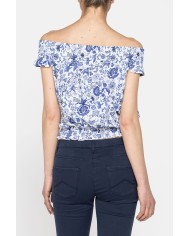 TOP CON SCOLLO A BARCHETTA IN TESSUTO LEGGERO