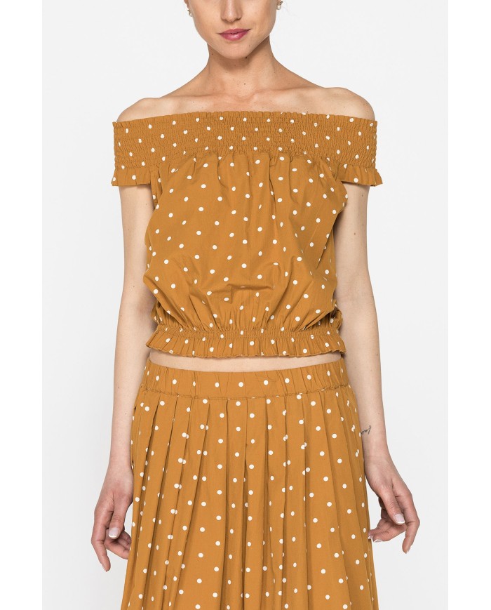 TOP CON SCOLLO A BARCHETTA IN TESSUTO LEGGERO