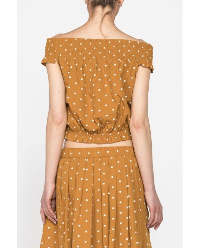 TOP CON SCOLLO A BARCHETTA IN TESSUTO LEGGERO