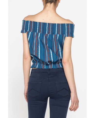 TOP CON SCOLLO A BARCHETTA IN TESSUTO LEGGERO