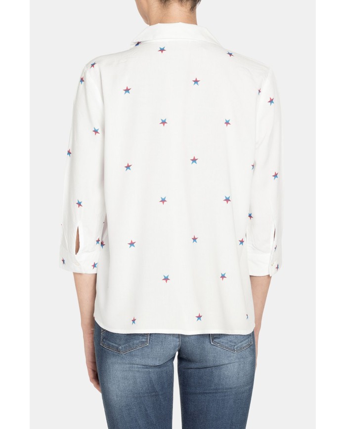 CAMICIA MANICA IN VISCOSA STAMPATO. Vestibilità regolare.