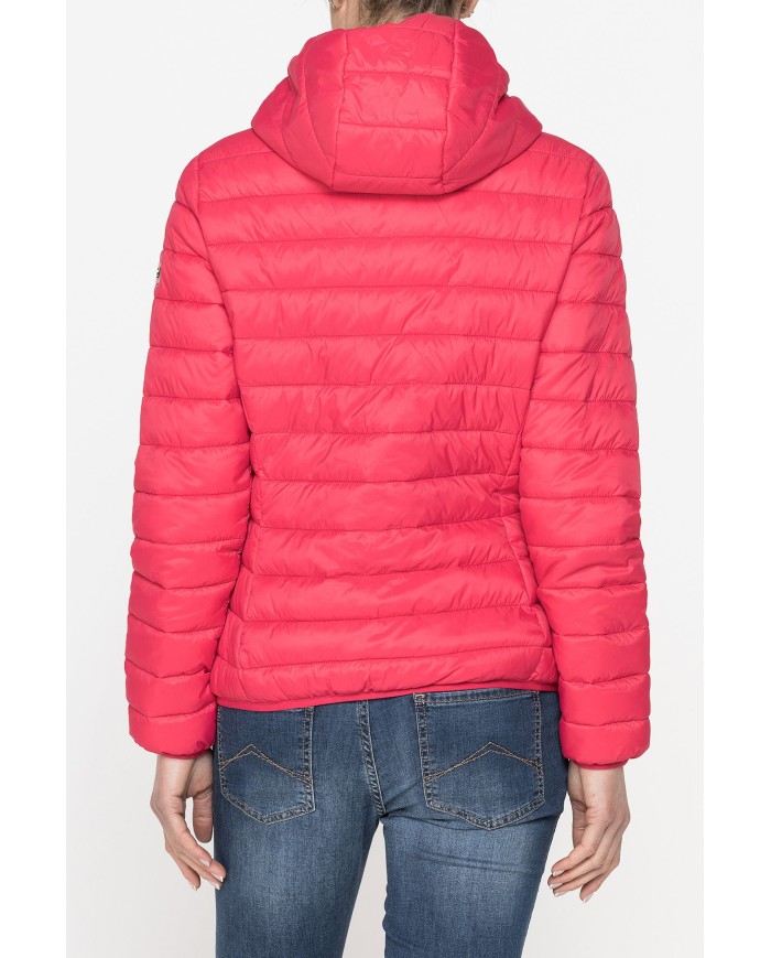 GIUBBINO ULTRALIGHT CON CAPPUCCIO. TESSUTO E IMBOTTITURA RICICLATI. RESISTENTE ALL'ACQUA