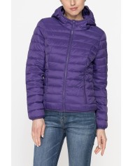 GIUBBINO ULTRALIGHT CON CAPPUCCIO. TESSUTO E IMBOTTITURA RICICLATI. RESISTENTE ALL'ACQUA