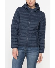 GIUBBINO ULTRALIGHT CON CAPPUCCIO. TESSUTO E IMBOTTITURA RICICLATI. RESISTENTE ALL'ACQUA