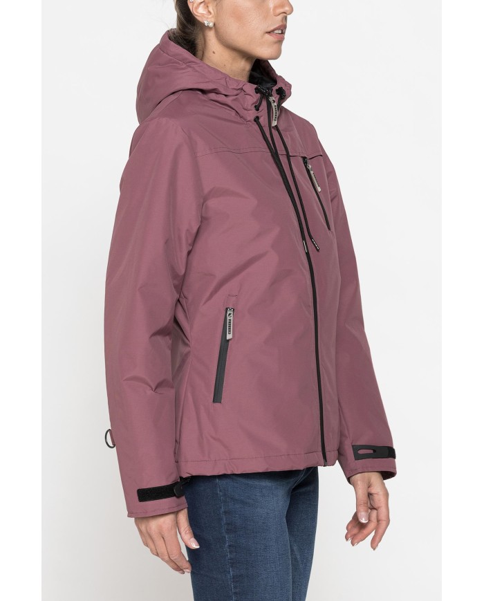 GIACCA SPORTIVA CON CAPPUCCIO IN TESSUTO RESISTENTE ALL’ACQUA