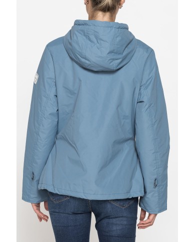 GIACCA SPORTIVA CON CAPPUCCIO IN TESSUTO RESISTENTE ALL’ACQUA