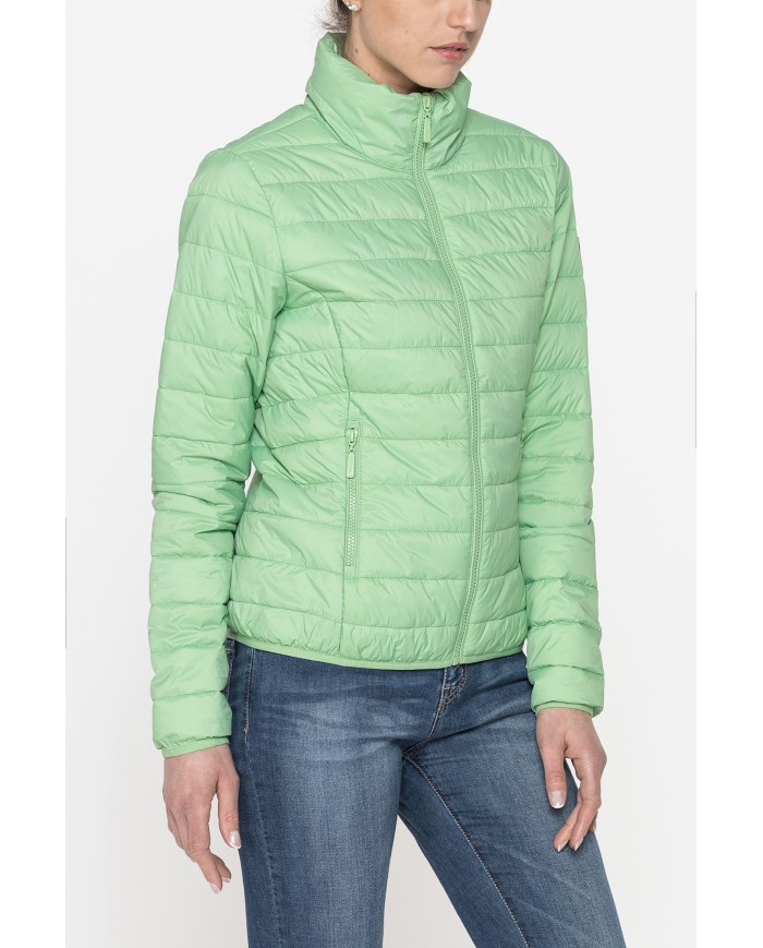 GIUBBINO ULTRALIGHT. TESSUTO E IMBOTTITURA RICICLATI. RESISTENTE ALL'ACQUA