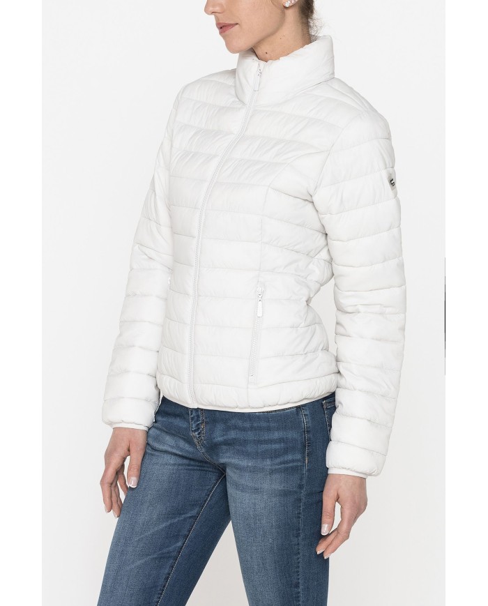 GIUBBINO ULTRALIGHT. TESSUTO E IMBOTTITURA RICICLATI. RESISTENTE ALL'ACQUA