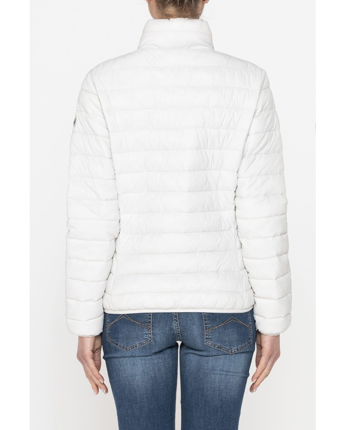 GIUBBINO ULTRALIGHT. TESSUTO E IMBOTTITURA RICICLATI. RESISTENTE ALL'ACQUA